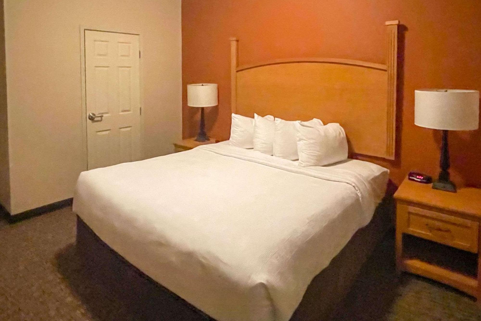 Mainstay Suites Sidney - Medical Center Eksteriør bilde